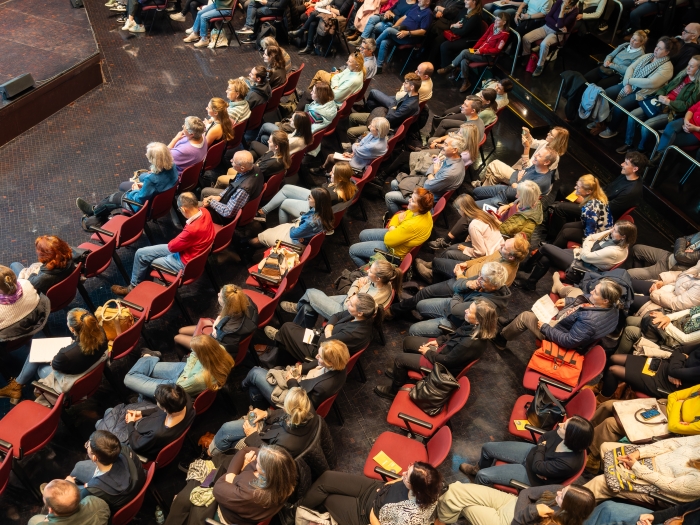 anima - viele Besucher:innen